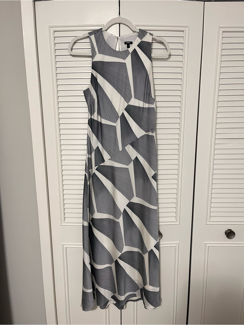 Express Sleeveless Geometric Maxi Dress - White and Gray